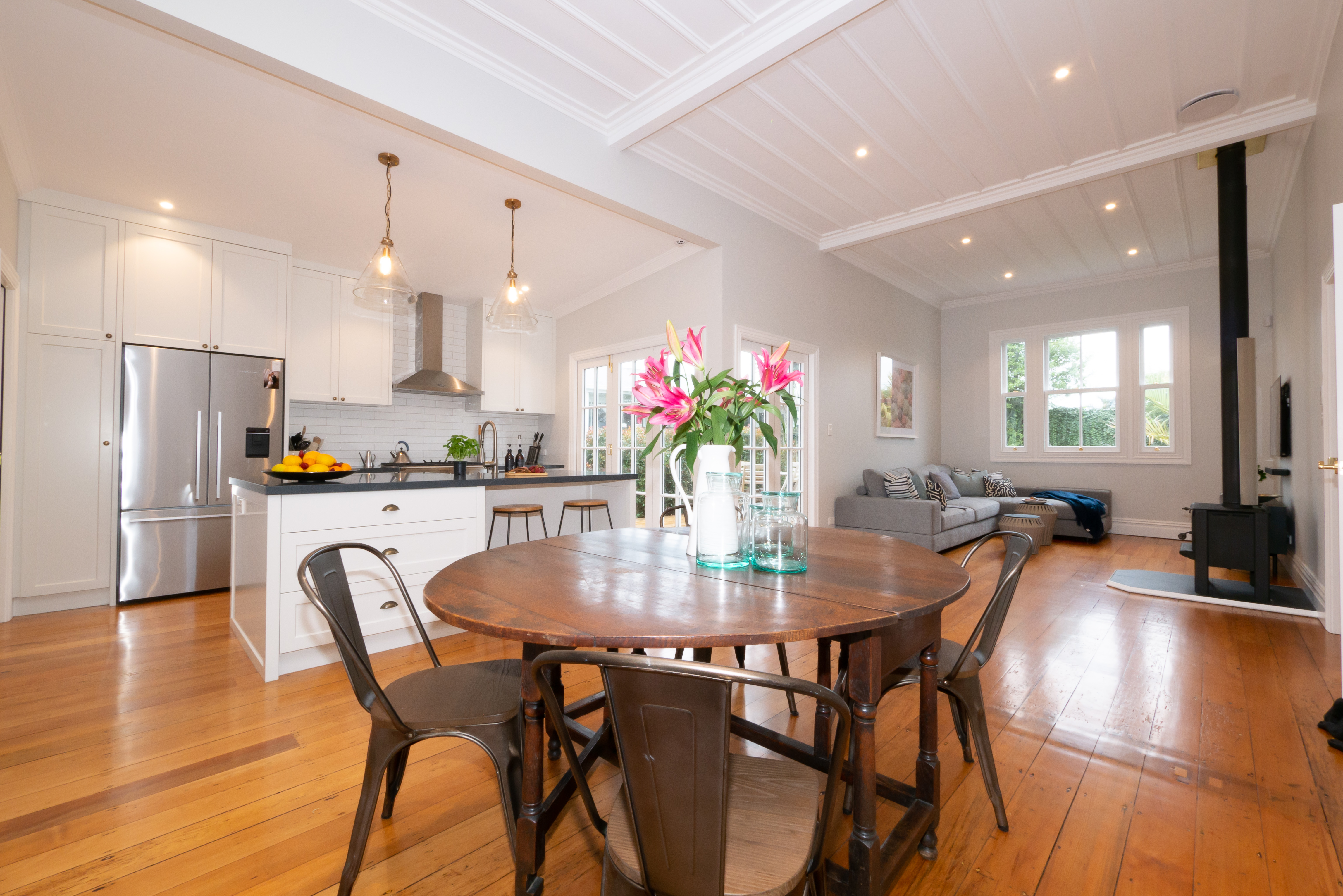 04 Kitchen Dining Lounge