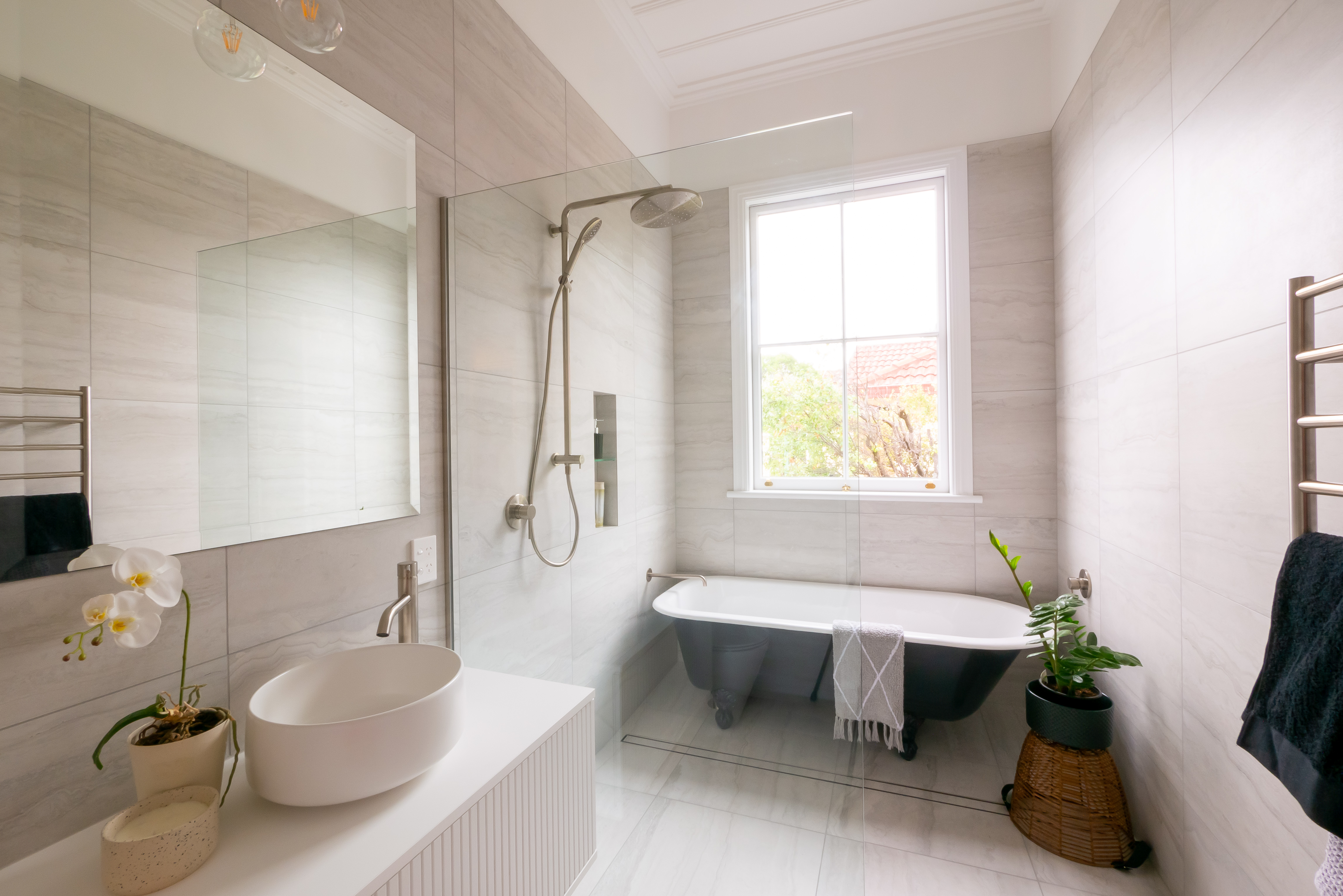 09 Main Bathroom